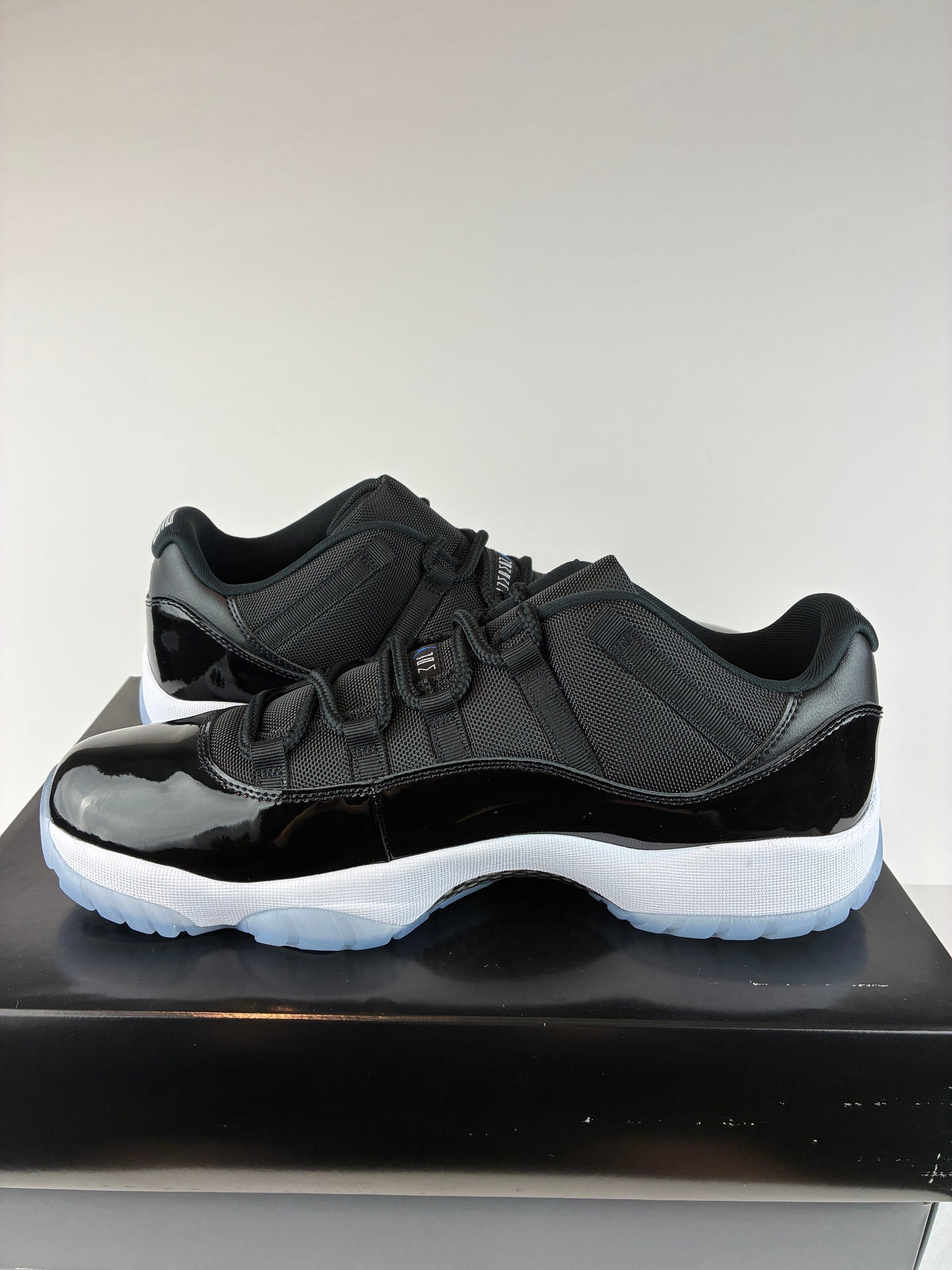 Air Jordan 11 Retro Low Space Jam Size 13 FV5104 004
