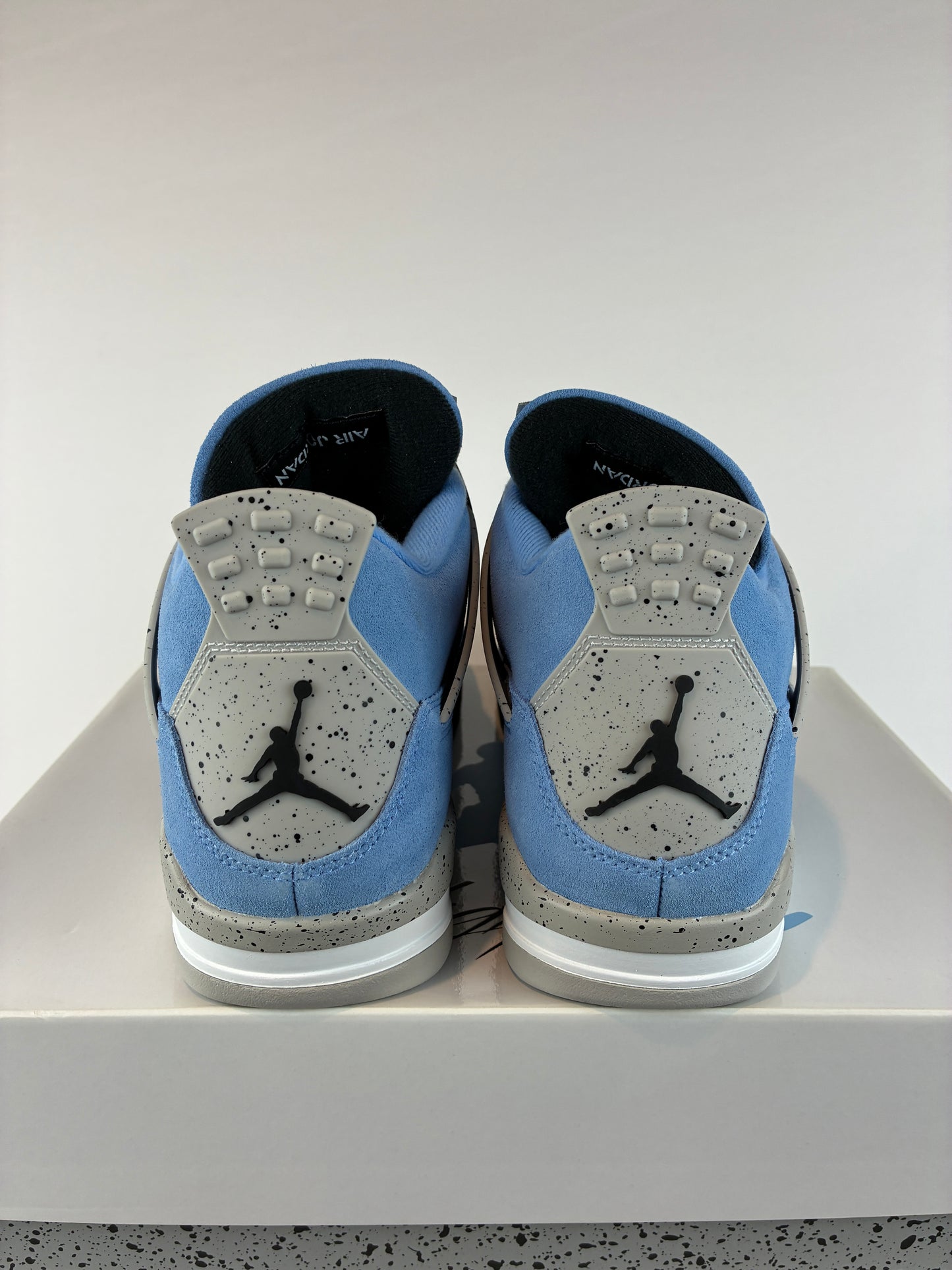 Jordan 4 Retro Mid University Blue Size 10 CT8527 400