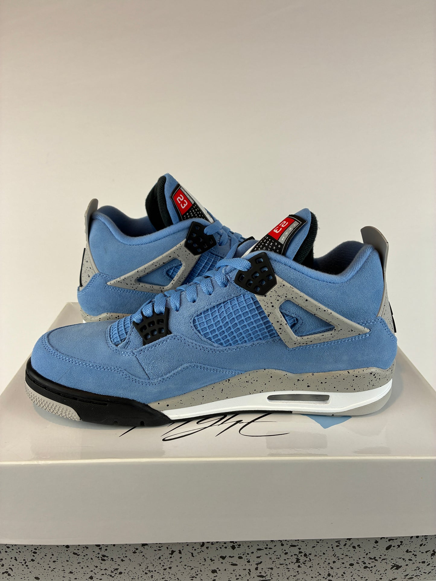 Jordan 4 Retro Mid University Blue Size 10 CT8527 400