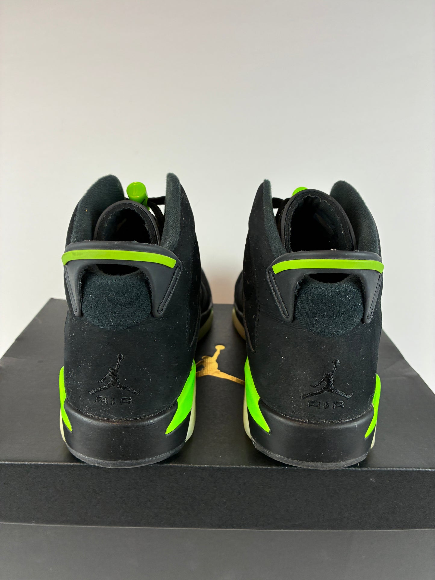 Jordan 6 Retro Mid Electric Green Size 7 (GS) 384665 003