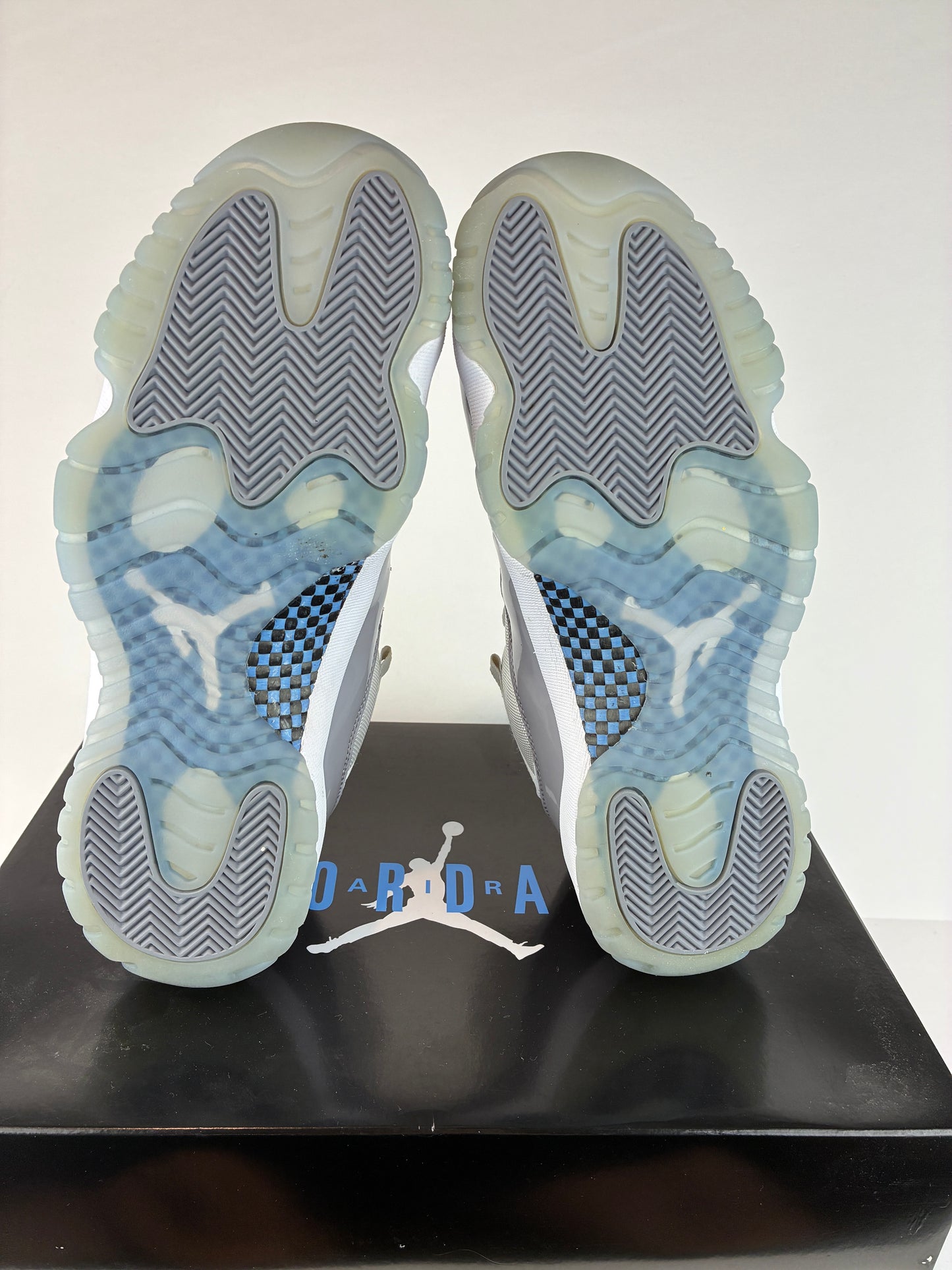 Air Jordan 11 Retro Low Cement Grey Size 10.5 AV2187 140