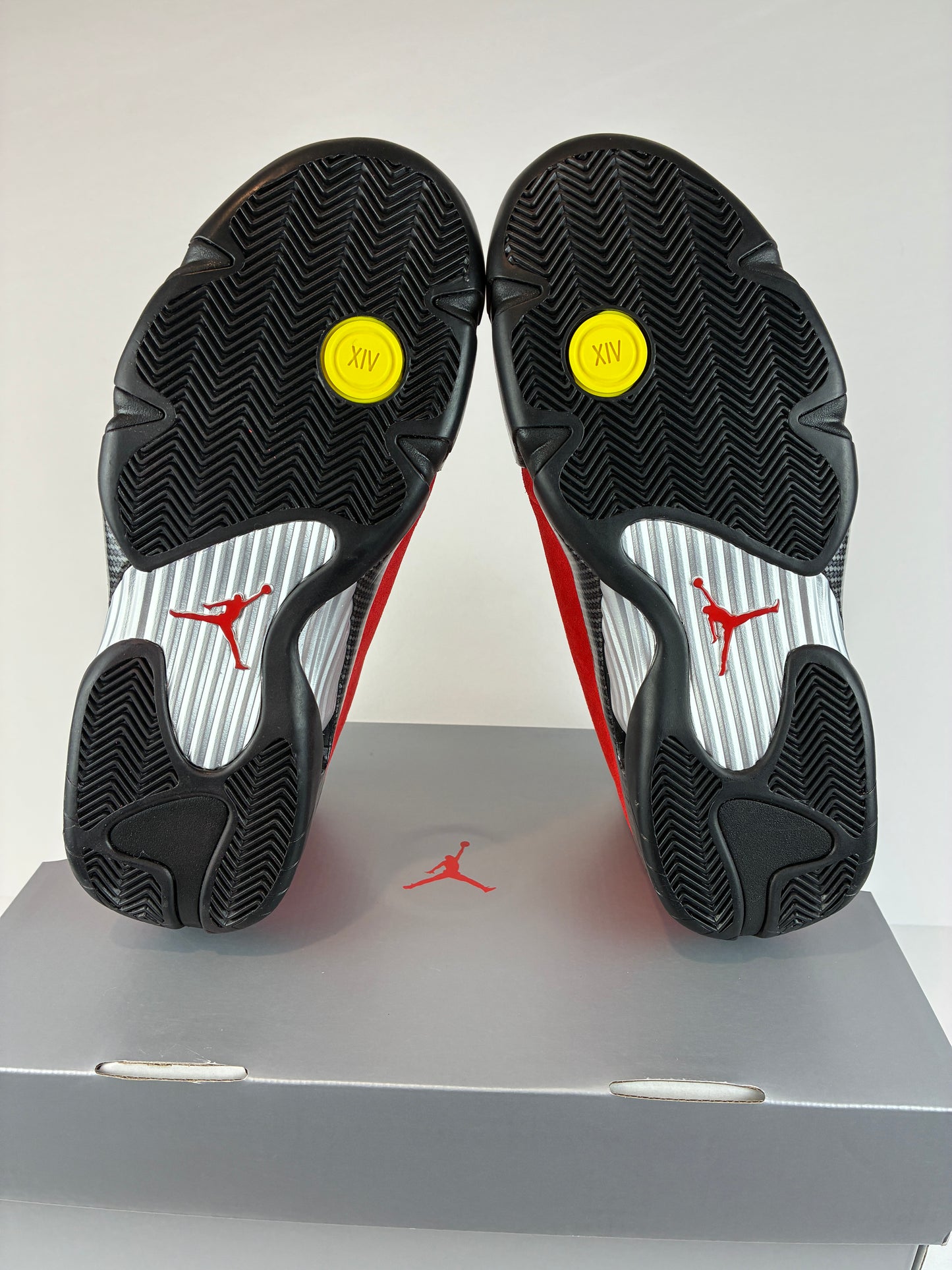 Air Jordan 14 Retro 2025 Ferrari Size 10.5 IF5015 600