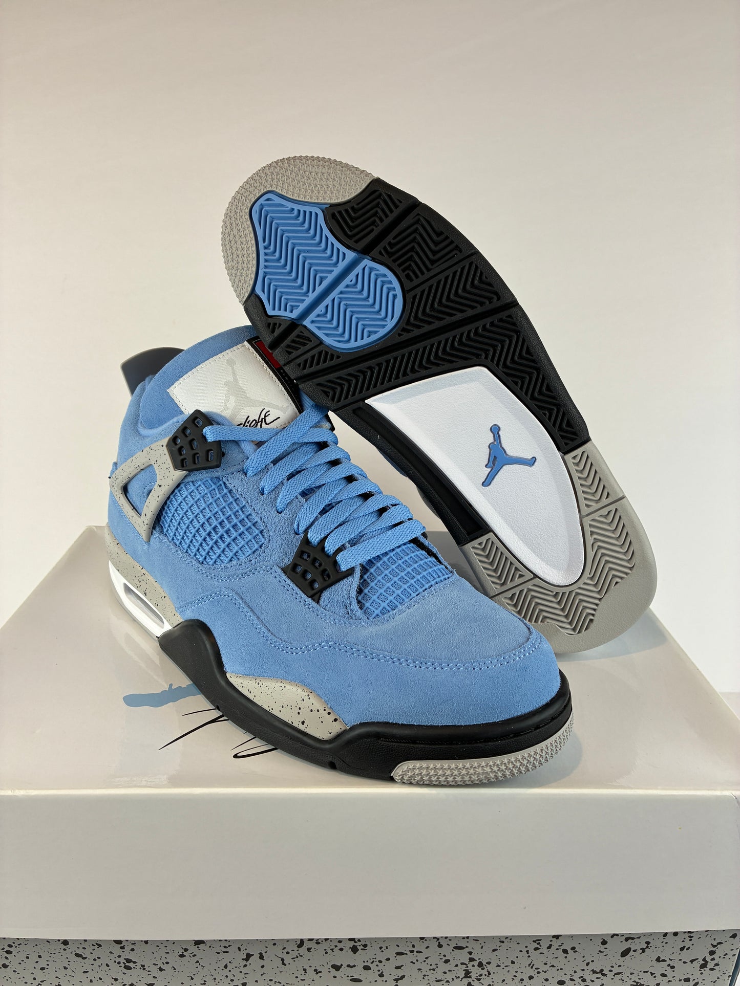 Jordan 4 Retro Mid University Blue Size 10 CT8527 400