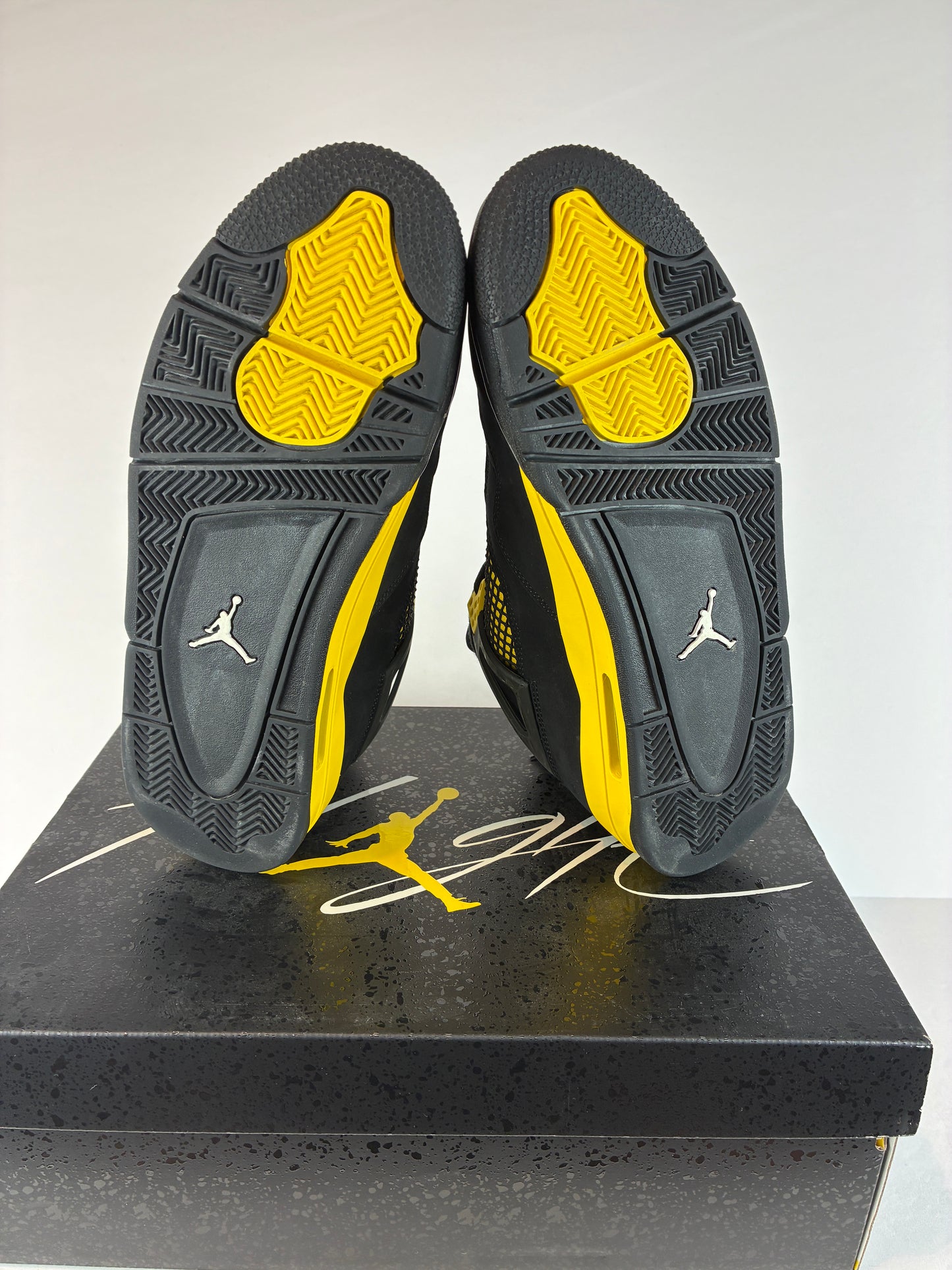 Jordan 4 Retro Mid Thunder Size 9.5 DH6927 017