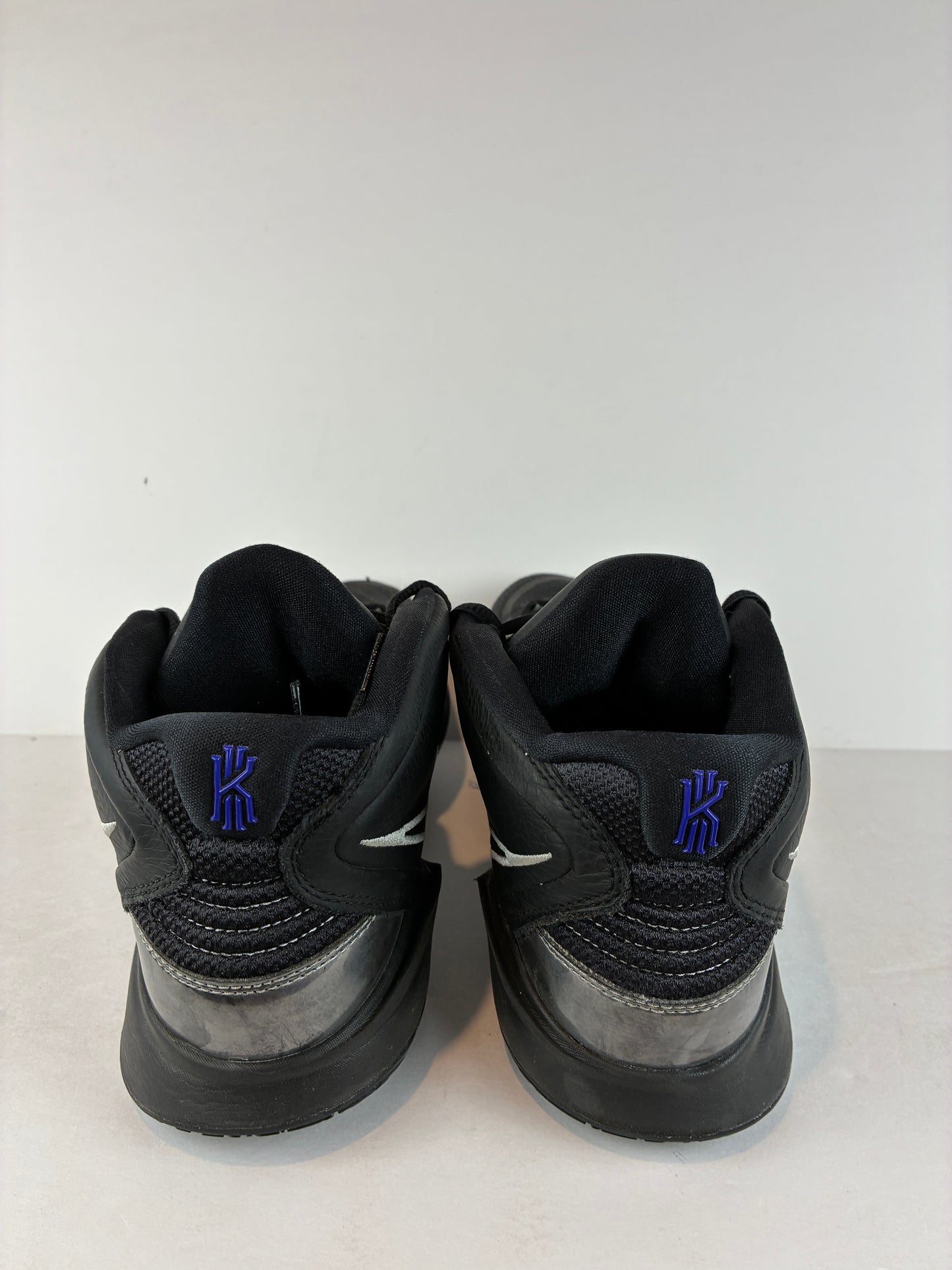 Nike Kyrie Infinity Black Metallic Silver Size 11 CZ0204 005