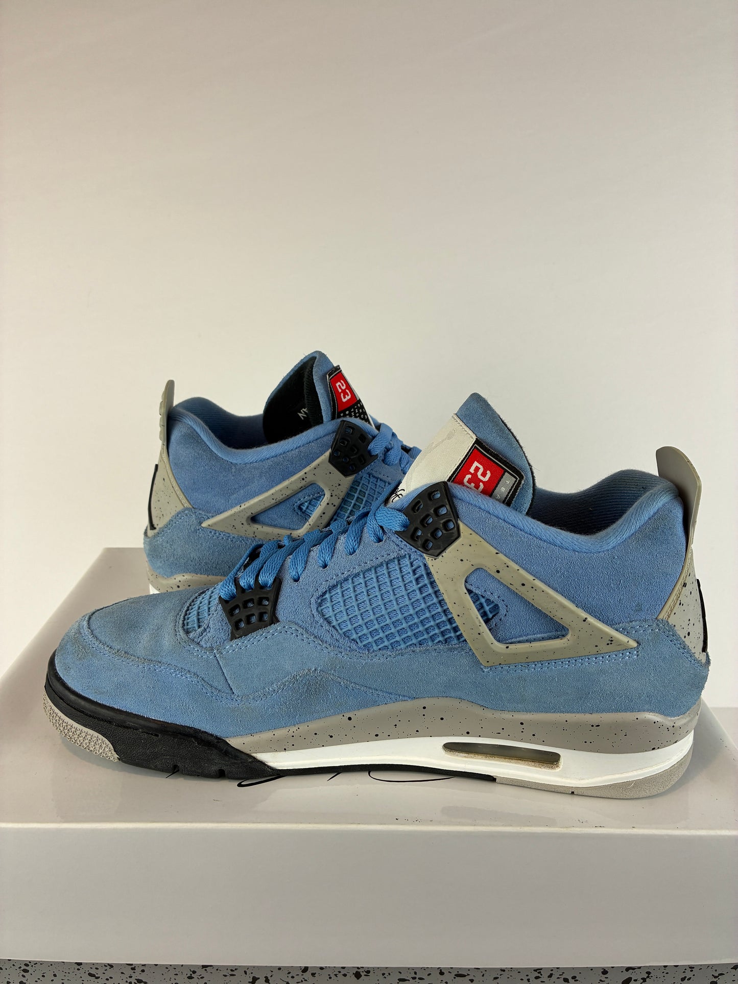 Jordan 4 Retro Mid University Blue Size 10 CT8527 400