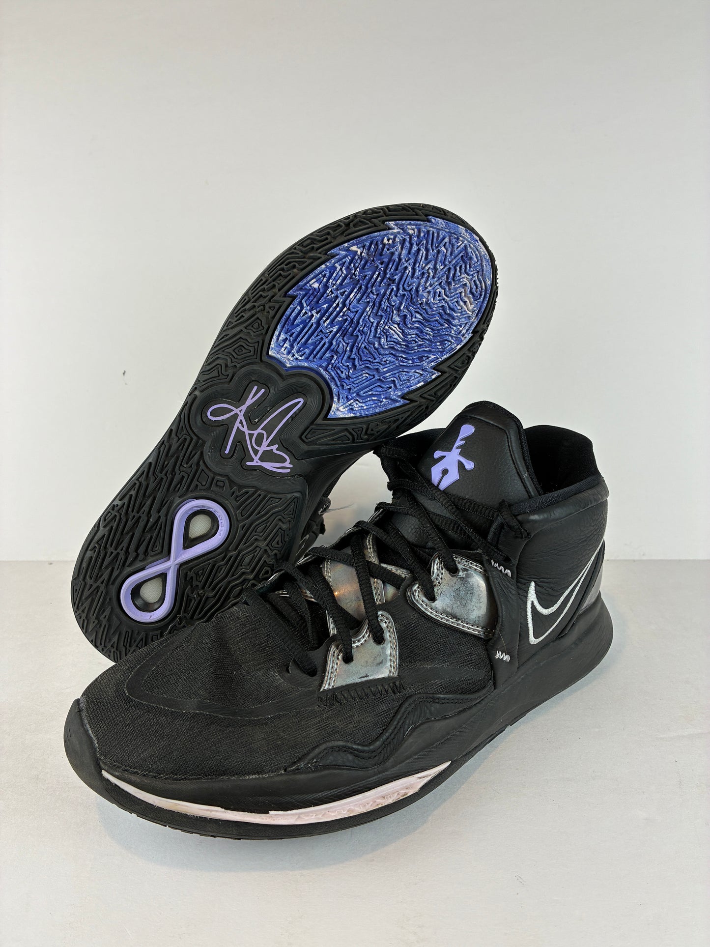 Nike Kyrie Infinity Black Metallic Silver Size 11 CZ0204 005