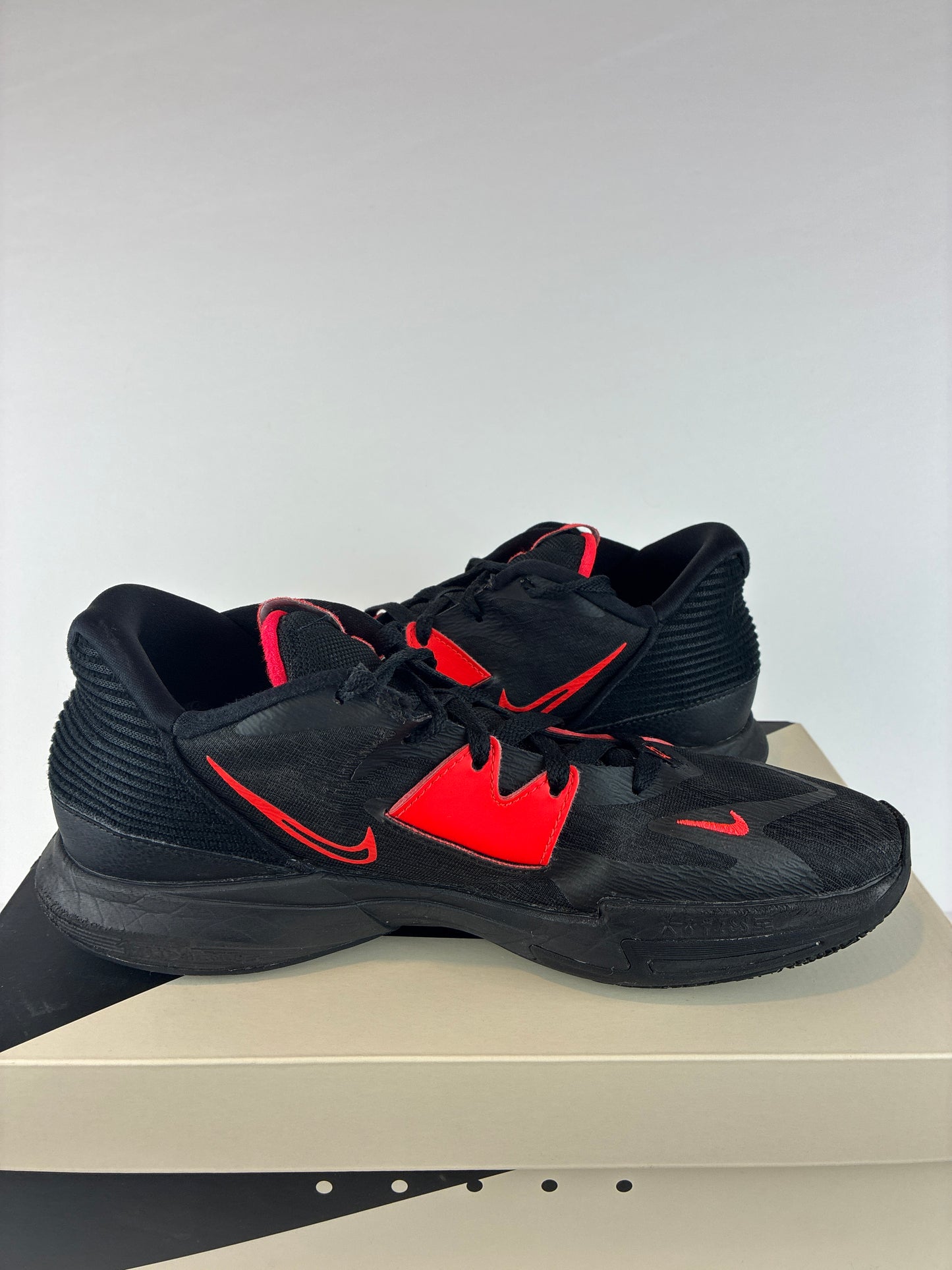 Nike Kyrie 5 Low Black Bright Crimson Size 11 DJ6012 004