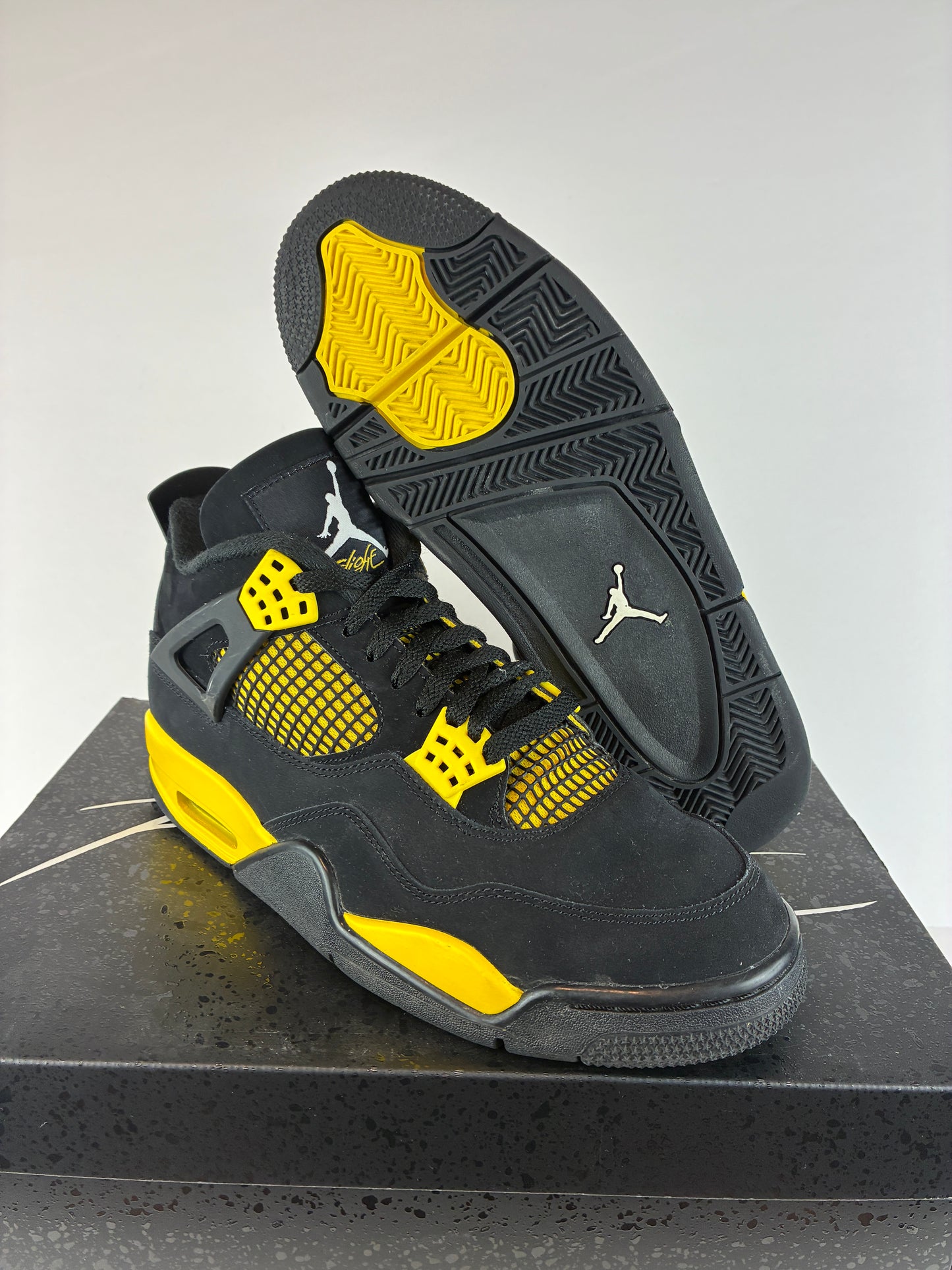 Jordan 4 Retro Mid Thunder Size 9.5 DH6927 017