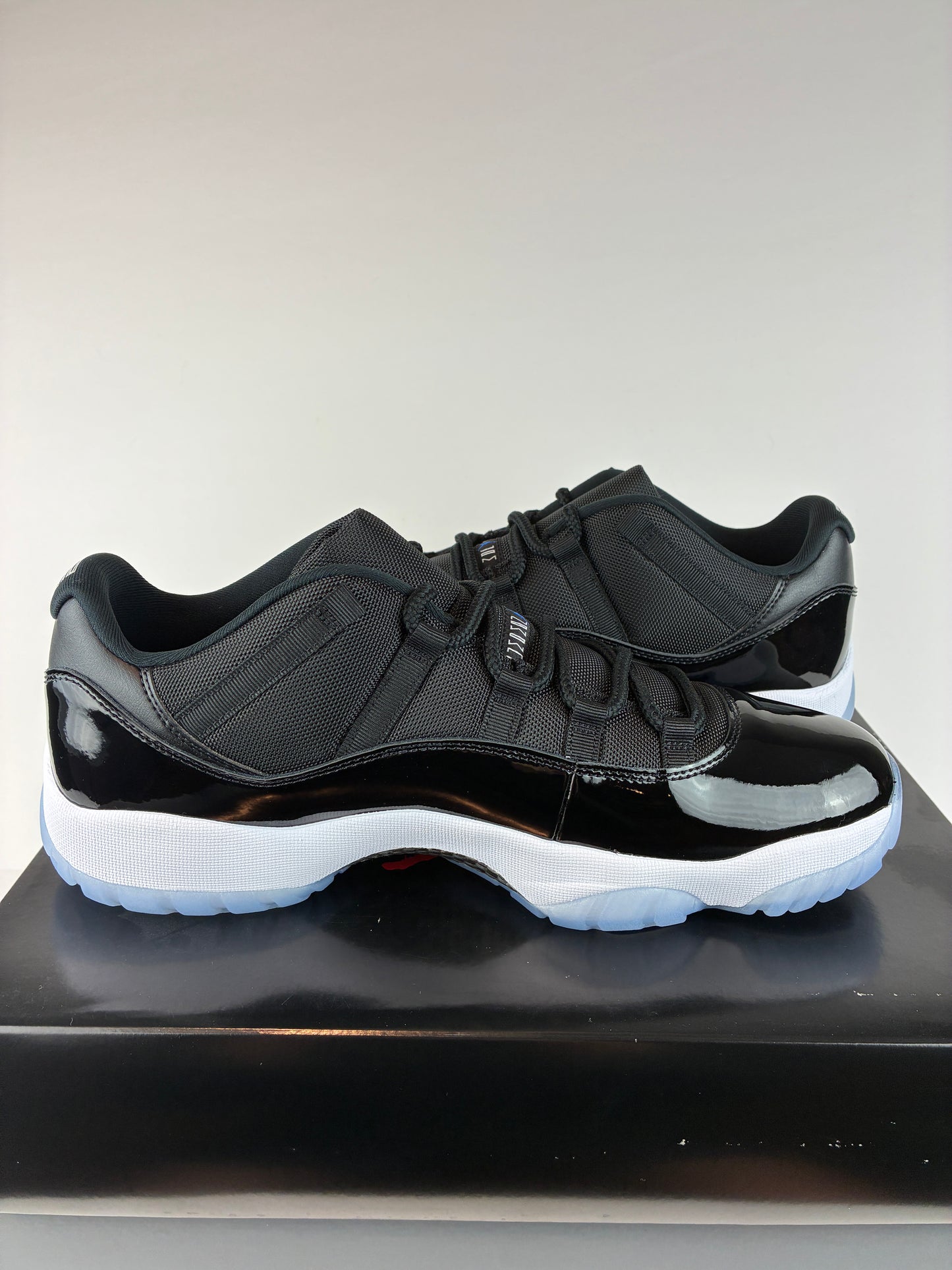 Air Jordan 11 Retro Low Space Jam Size 13 FV5104 004