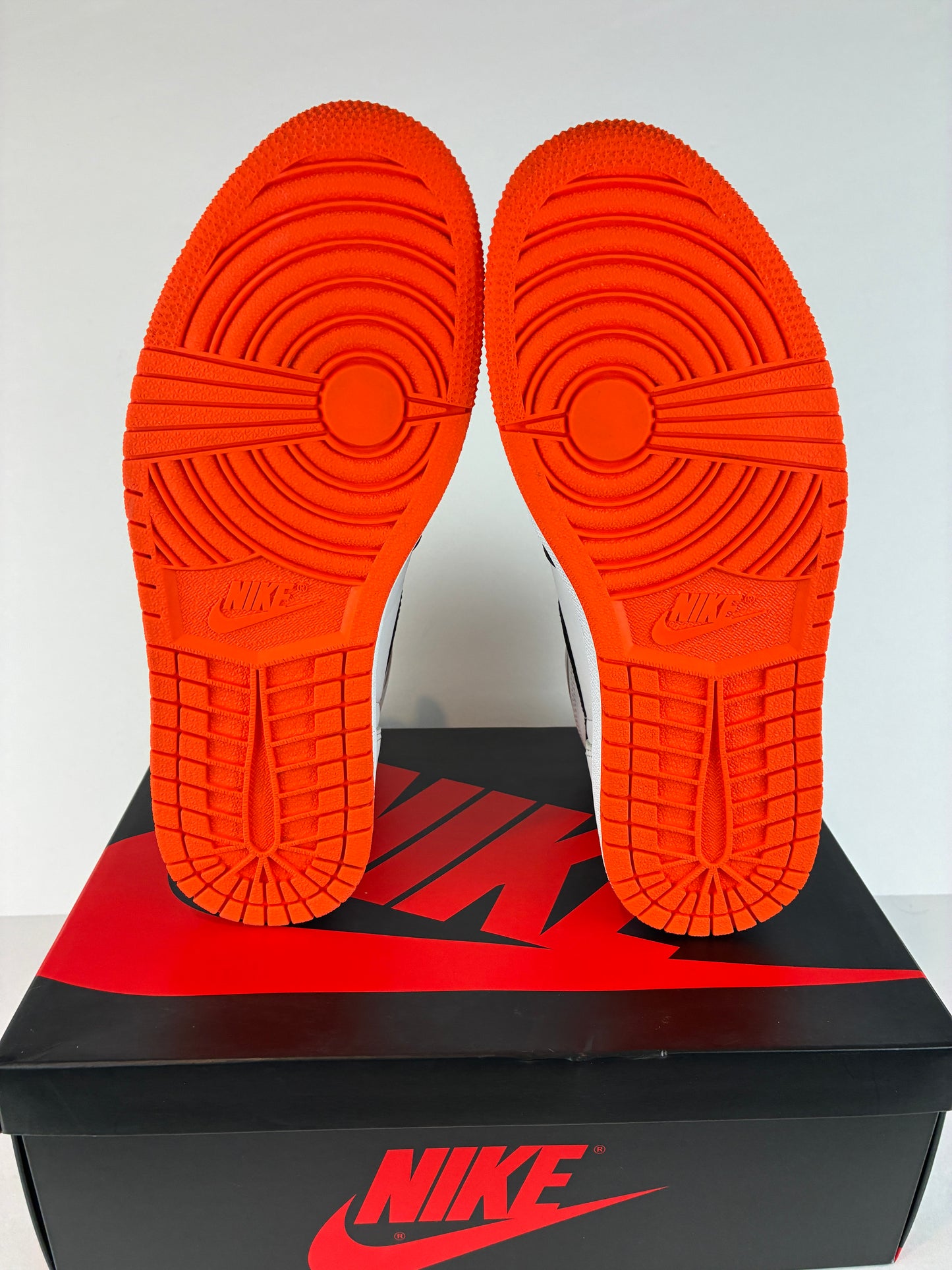 Jordan 1 Retro High Electro Orange Size 9.5 555088 180