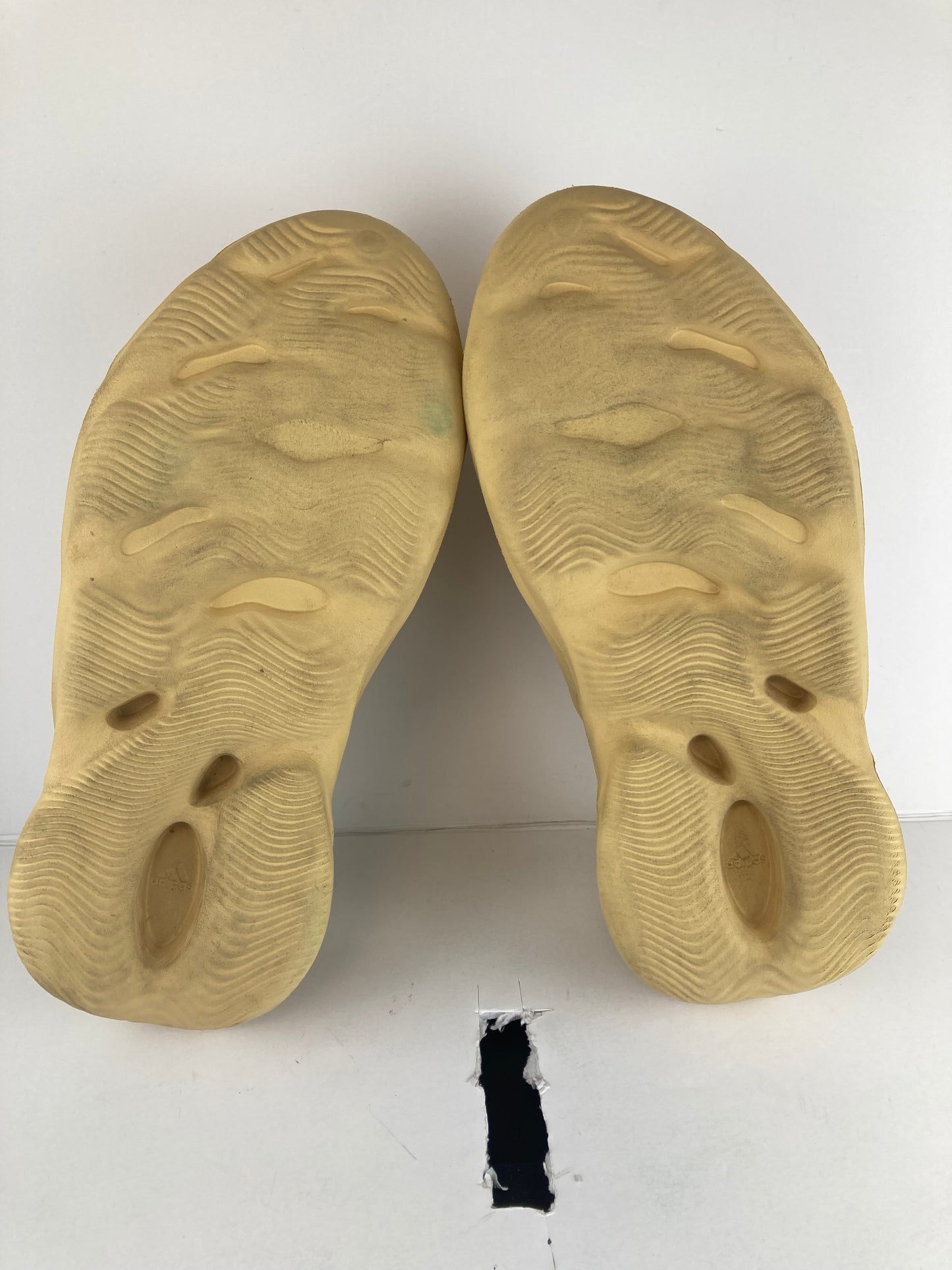 adidas Yeezy Foam RNNR Desert Sand Size 12 GV6843