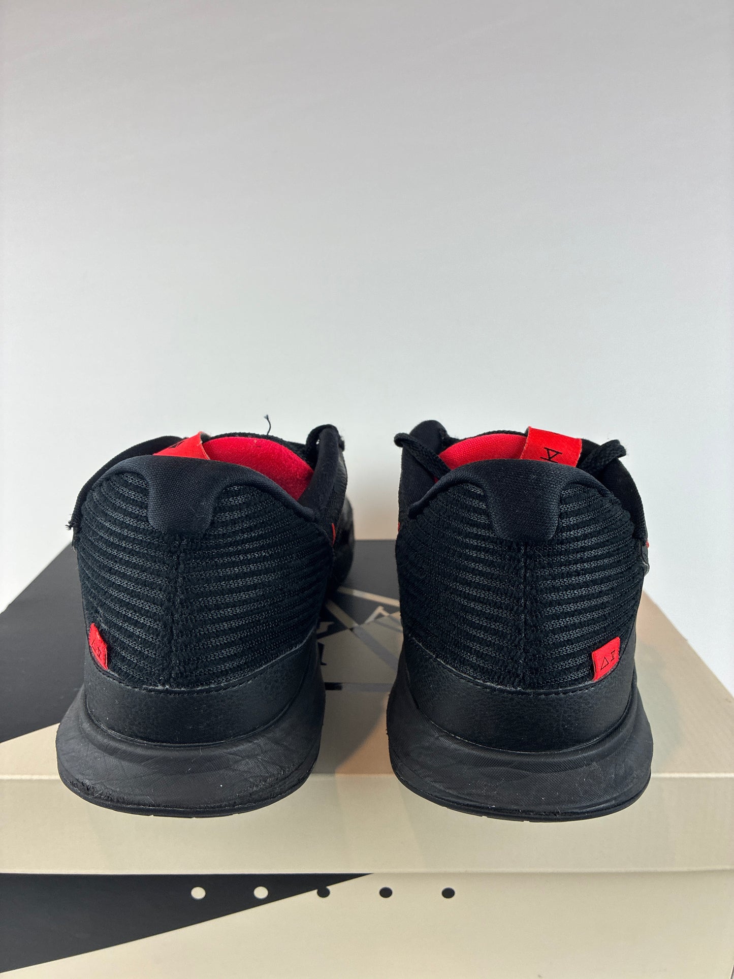 Nike Kyrie 5 Low Black Bright Crimson Size 11 DJ6012 004