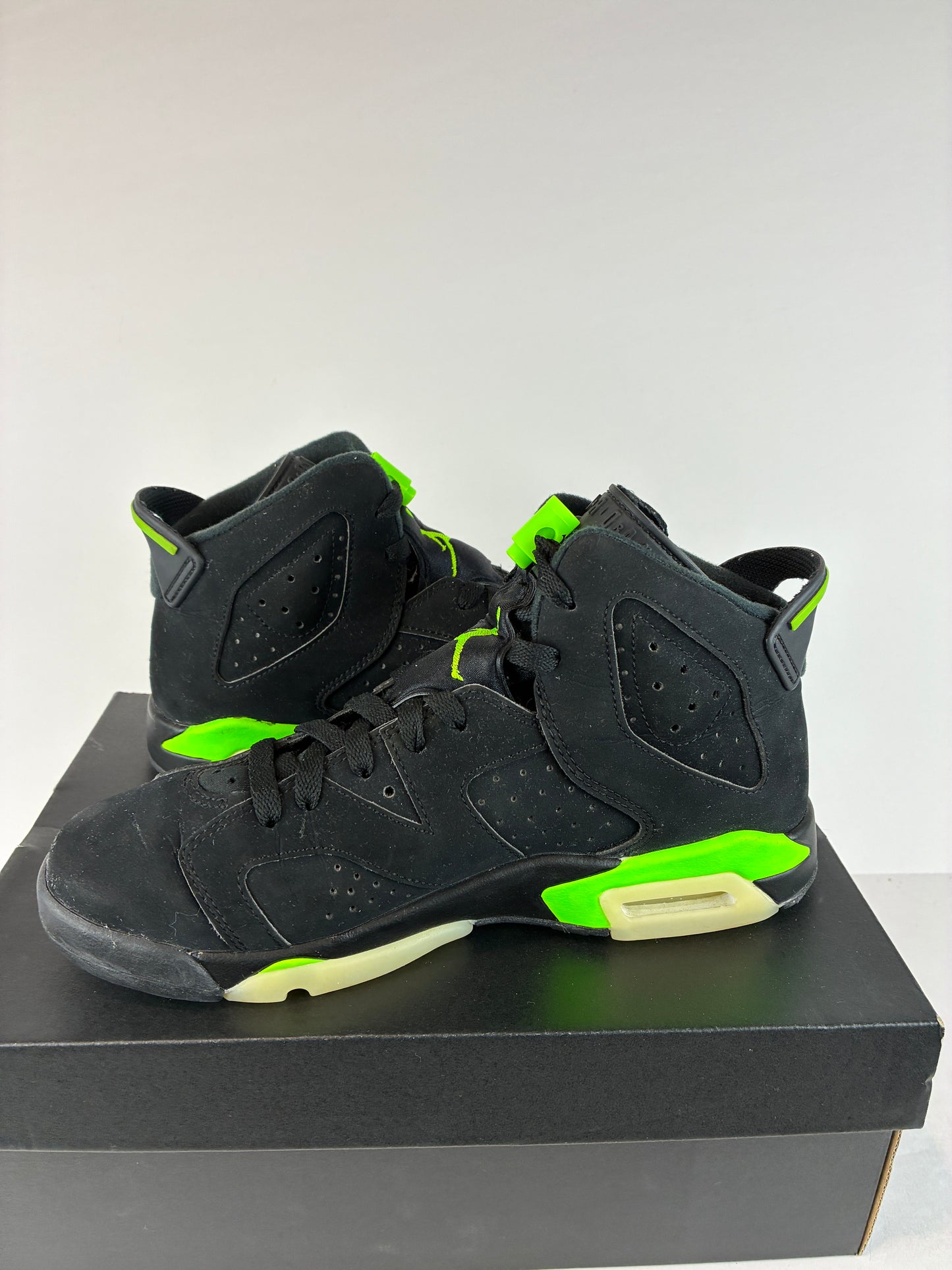 Jordan 6 Retro Mid Electric Green Size 7 (GS) 384665 003