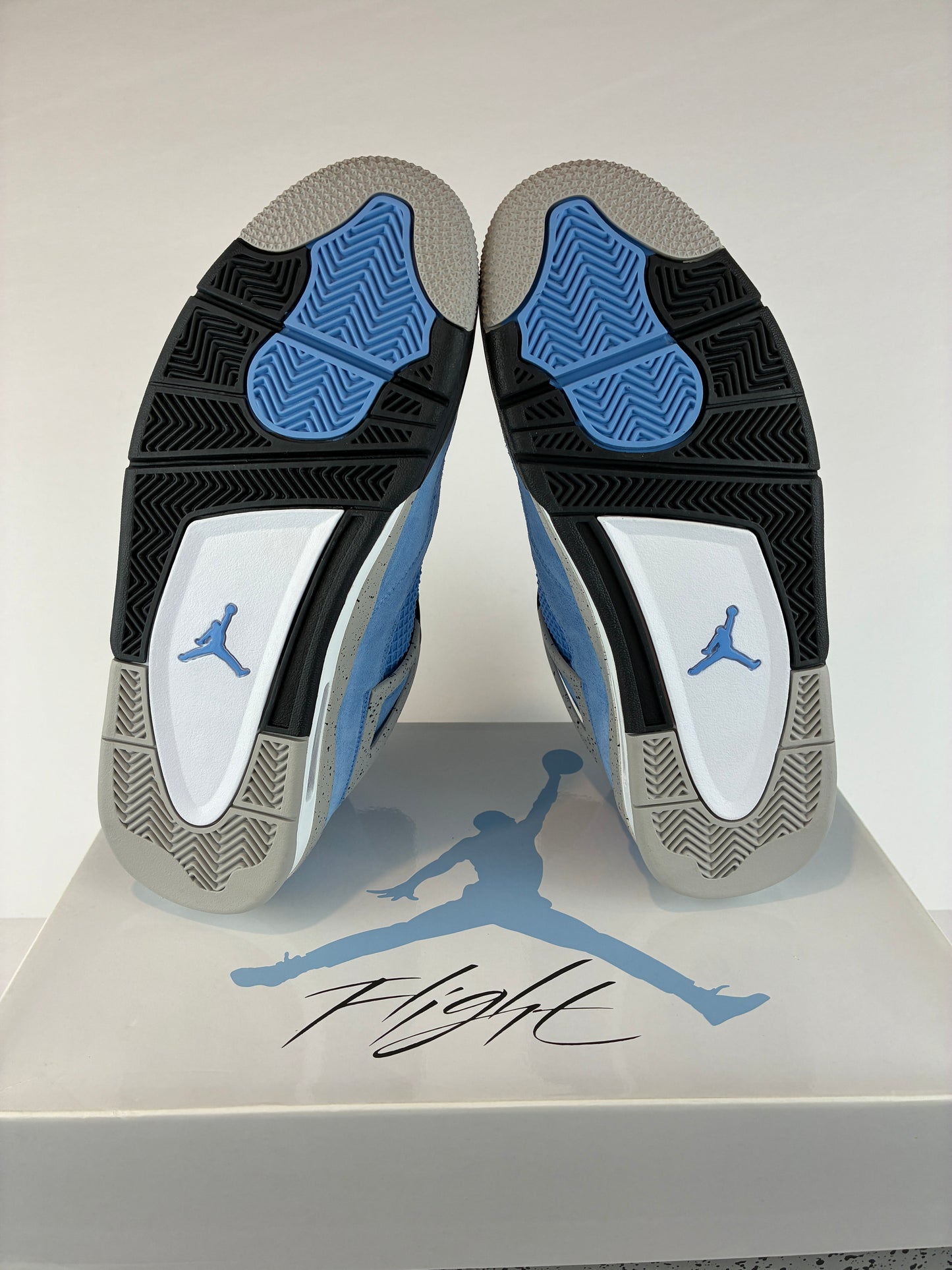Jordan 4 Retro Mid University Blue Size 10 CT8527 400