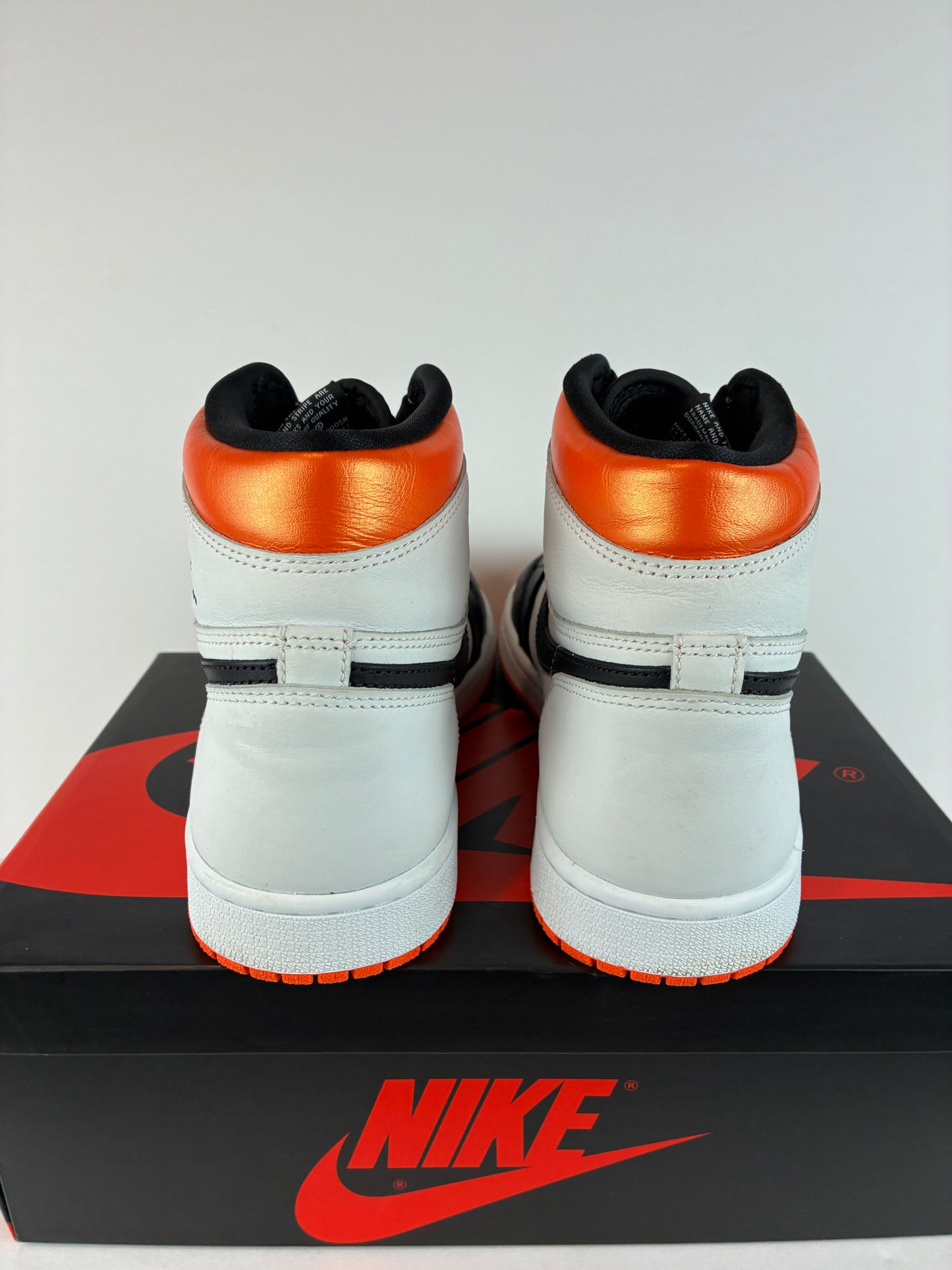 Jordan 1 Retro High Electro Orange Size 9.5 555088 180