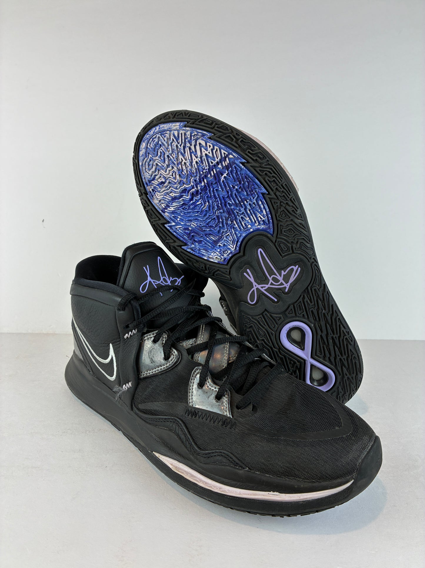 Nike Kyrie Infinity Black Metallic Silver Size 11 CZ0204 005