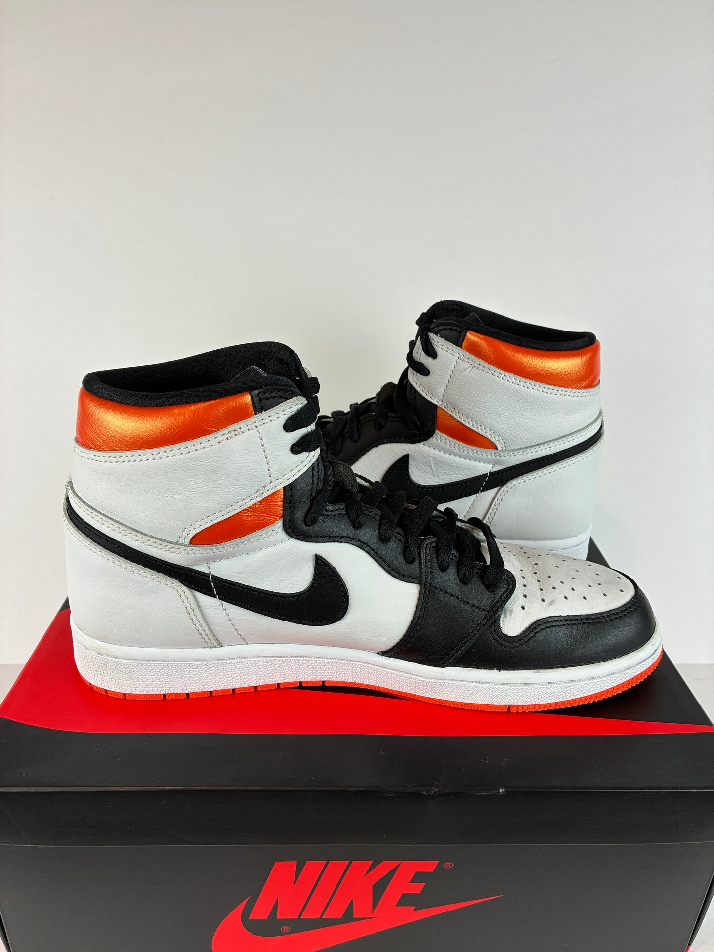 Jordan 1 Retro High Electro Orange Size 9.5 555088 180