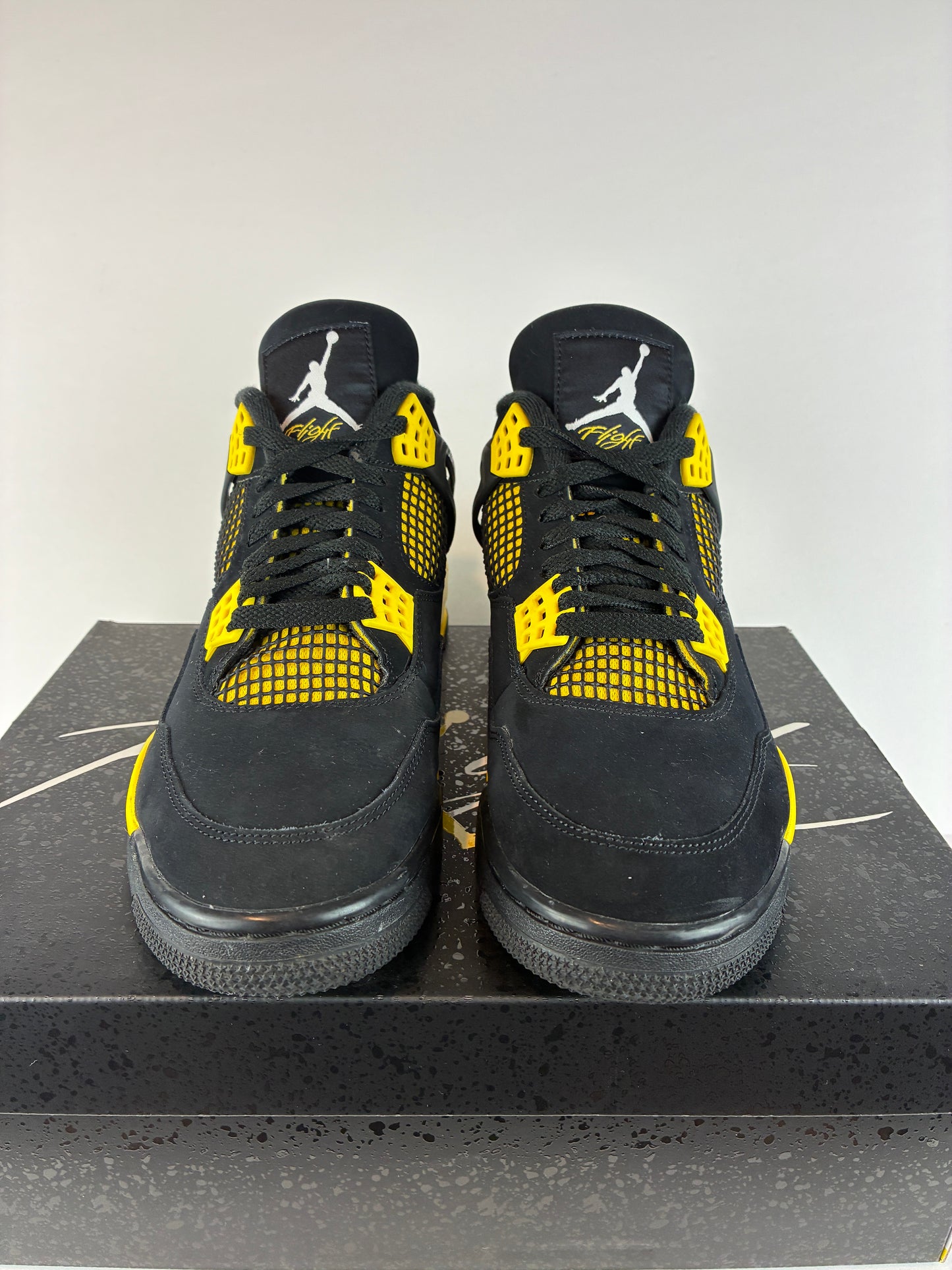 Jordan 4 Retro Mid Thunder Size 9.5 DH6927 017