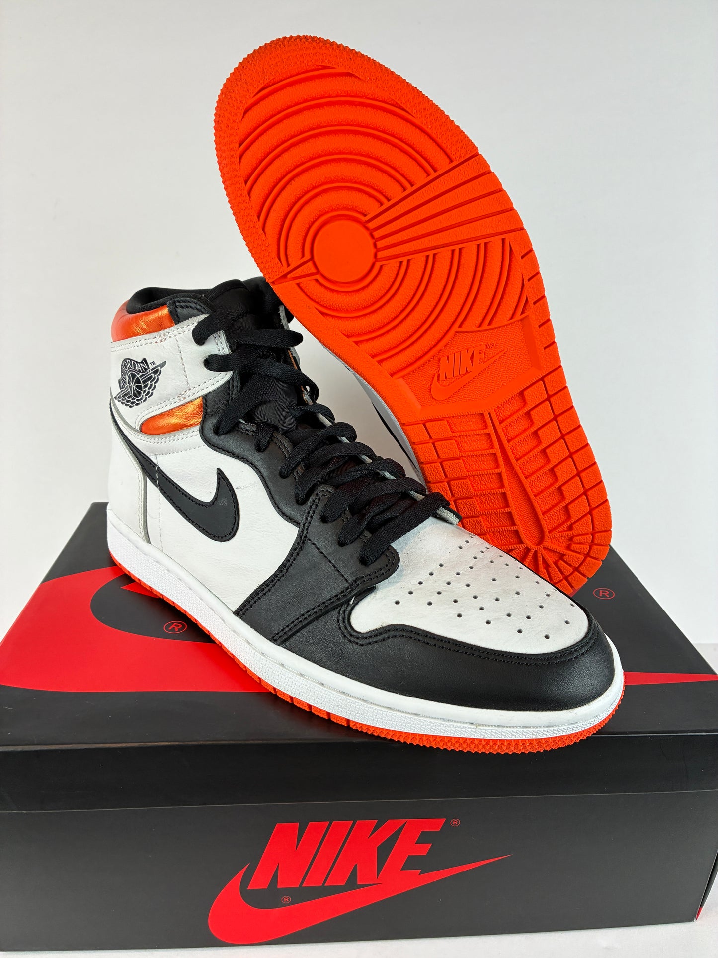 Jordan 1 Retro High Electro Orange Size 9.5 555088 180