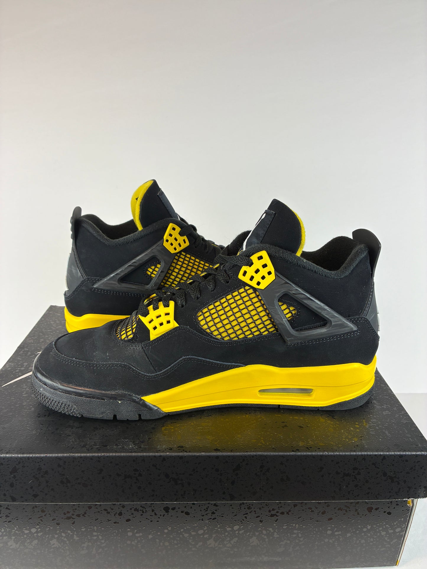 Jordan 4 Retro Mid Thunder Size 9.5 DH6927 017