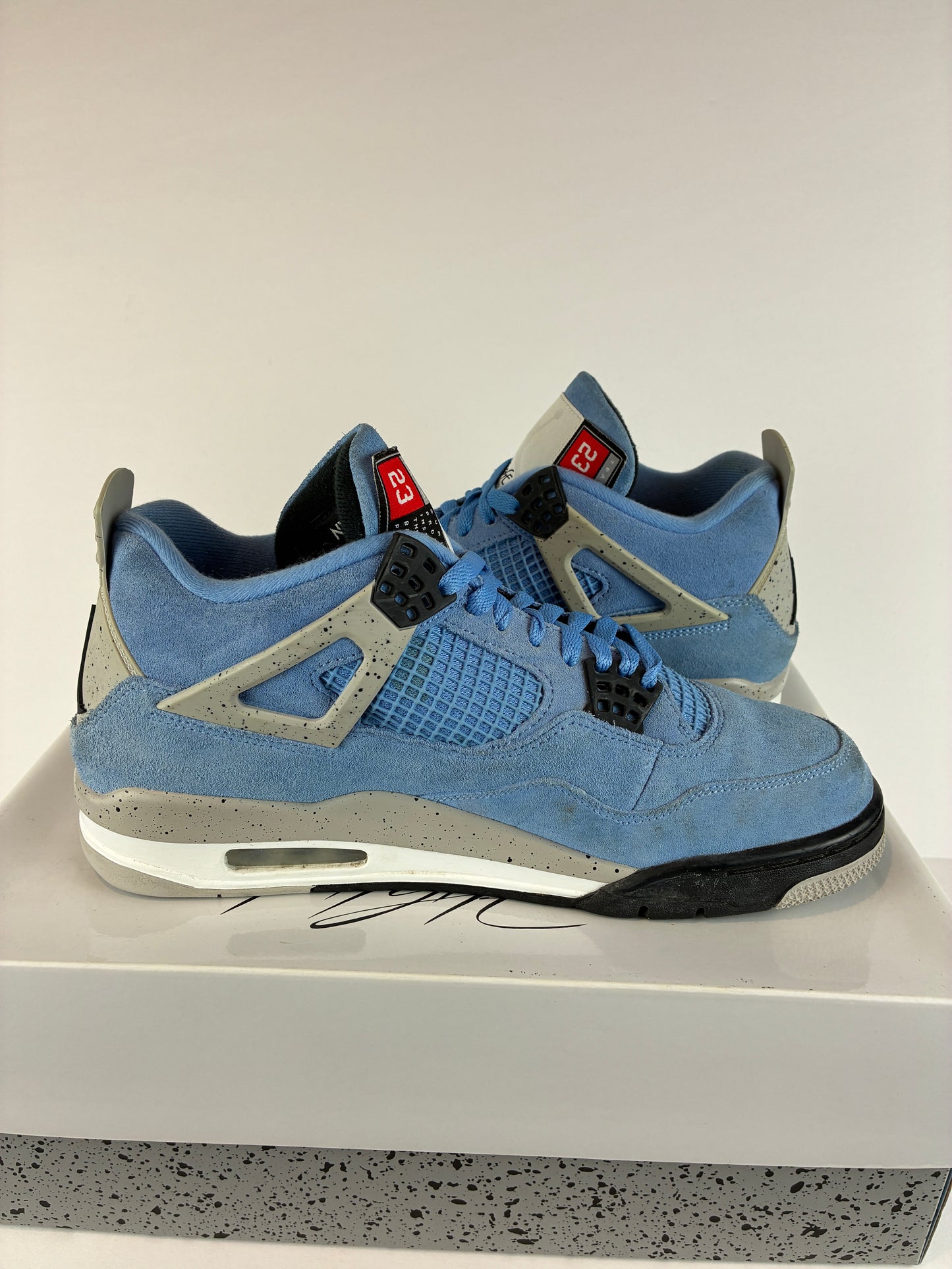 Jordan 4 Retro Mid University Blue Size 10 CT8527 400