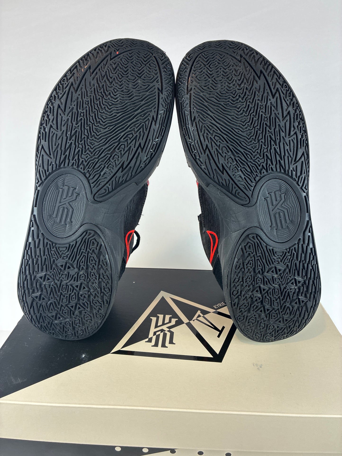 Nike Kyrie 5 Low Black Bright Crimson Size 11 DJ6012 004