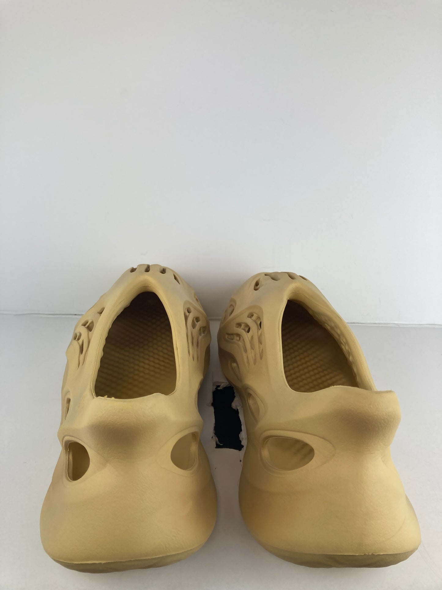 adidas Yeezy Foam RNNR Desert Sand Size 12 GV6843