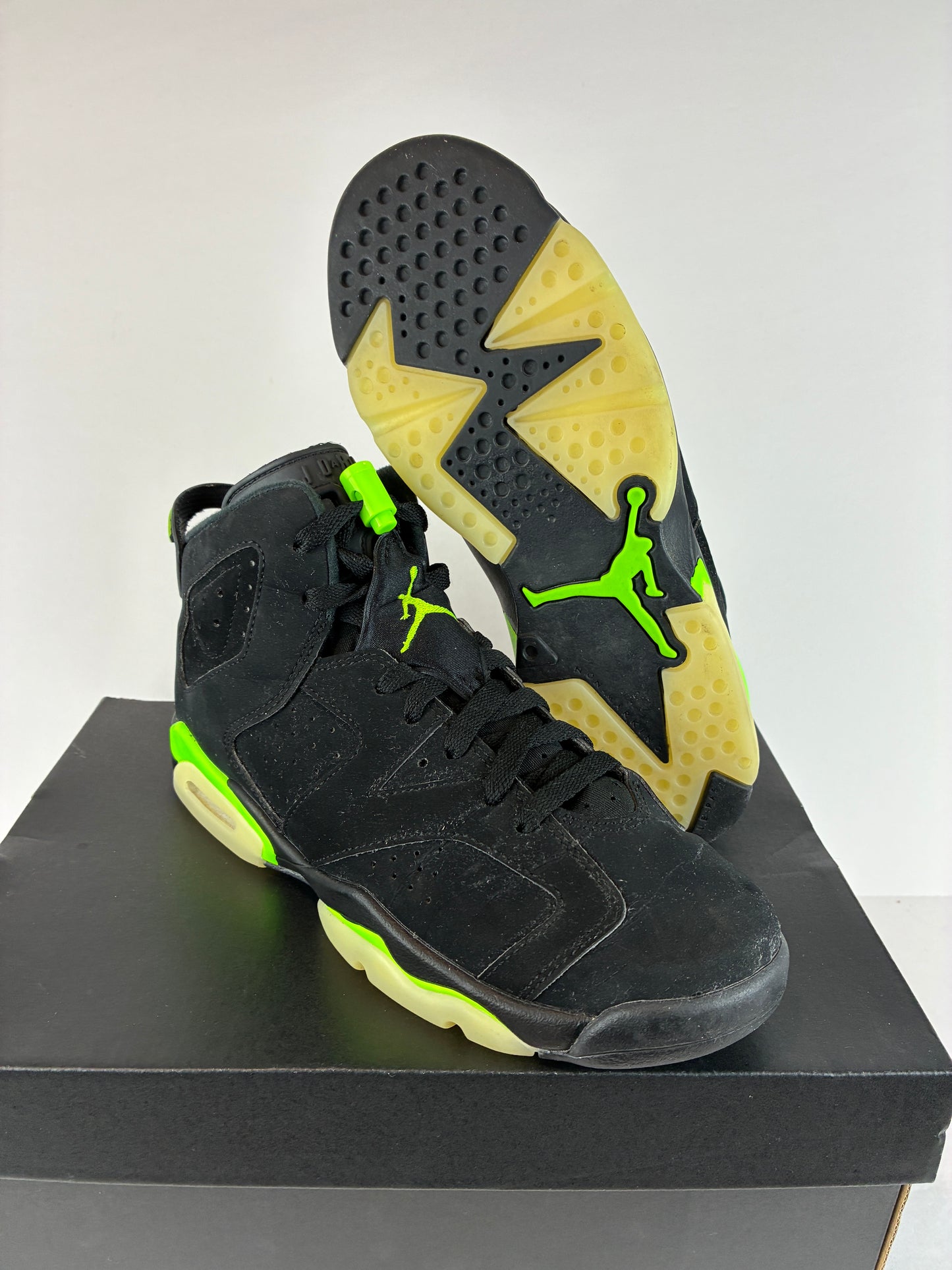 Jordan 6 Retro Mid Electric Green Size 7 (GS) 384665 003