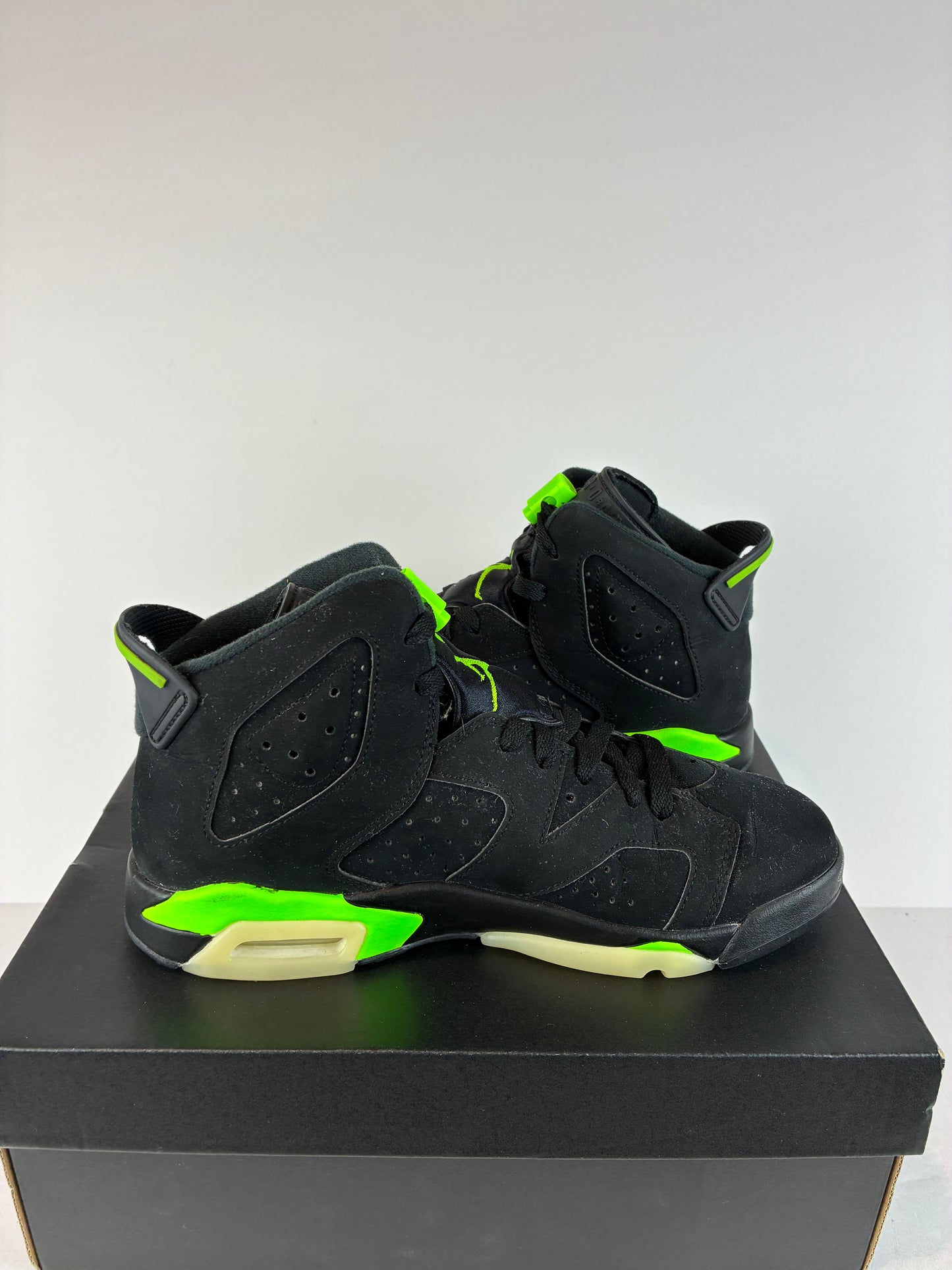 Jordan 6 Retro Mid Electric Green Size 7 (GS) 384665 003