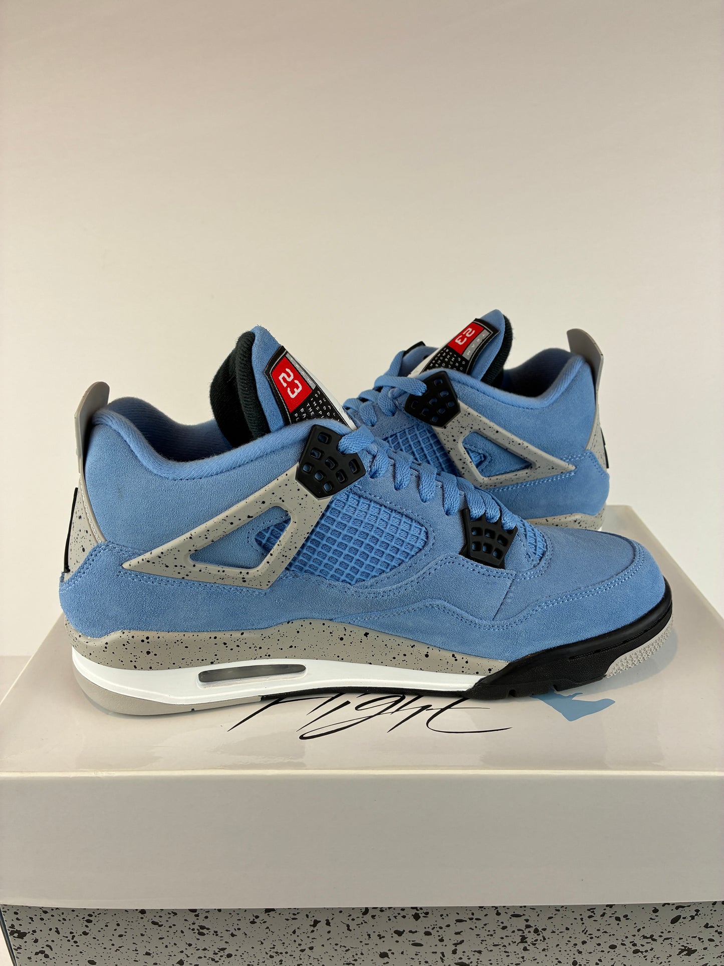 Jordan 4 Retro Mid University Blue Size 10 CT8527 400