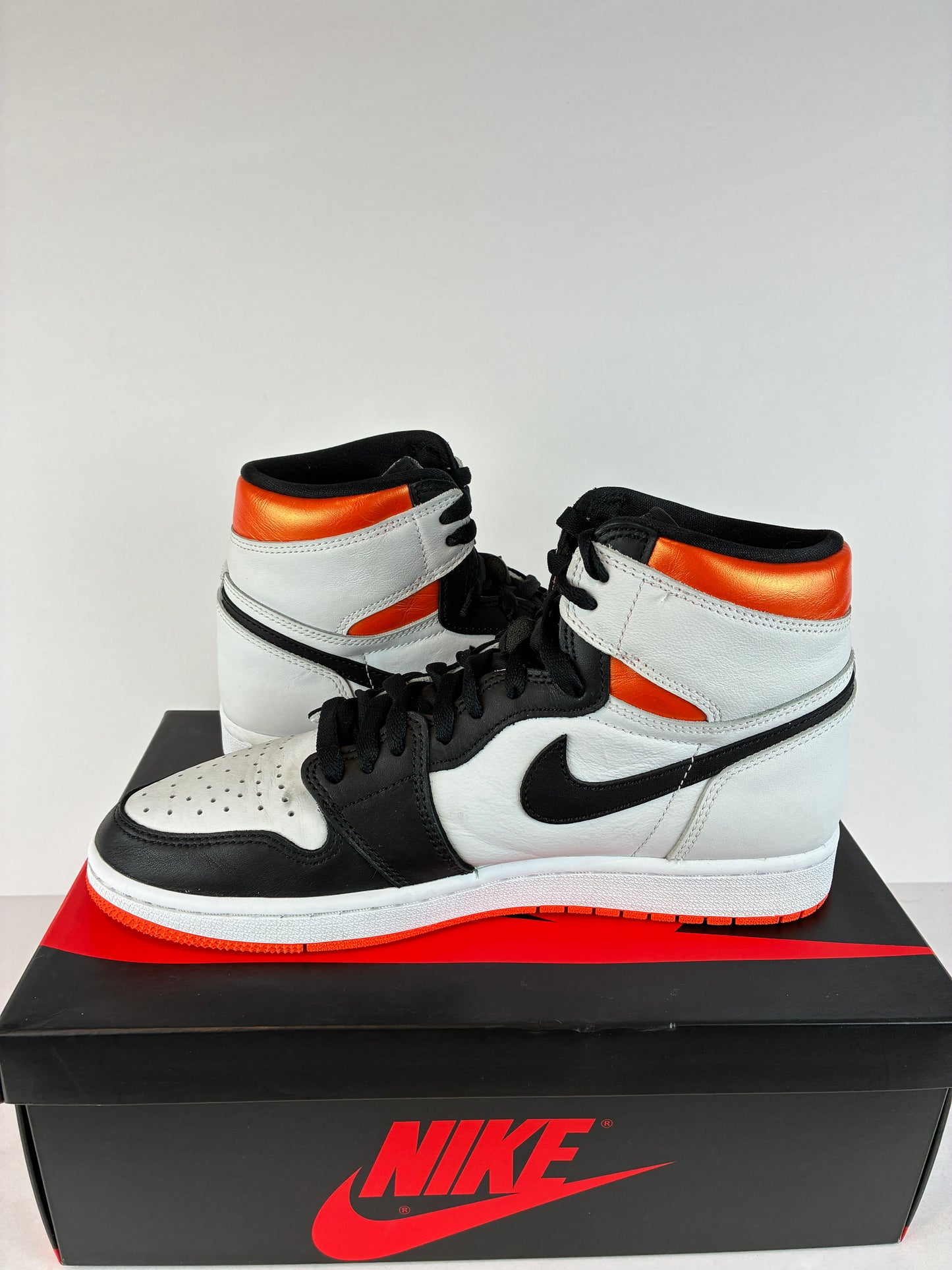Jordan 1 Retro High Electro Orange Size 9.5 555088 180