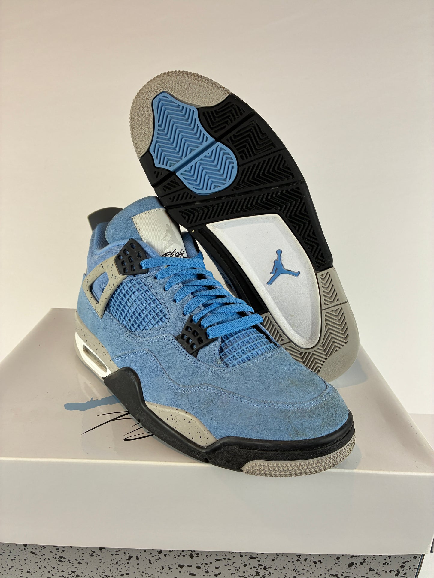 Jordan 4 Retro Mid University Blue Size 10 CT8527 400