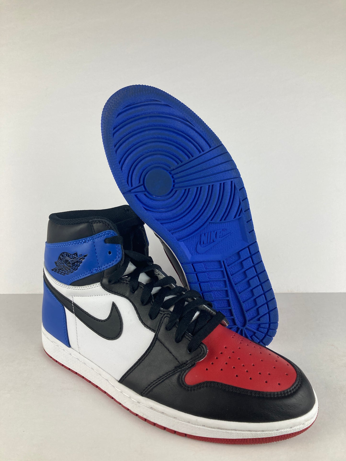 Jordan 1 Retro High OG Top 3 2016 Size 10.5 555088 026