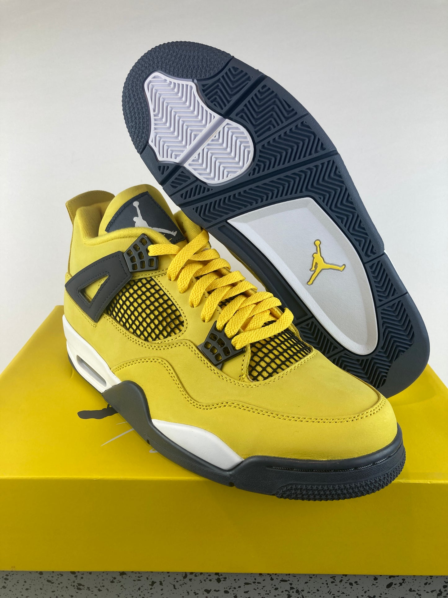Jordan 4 Retro Mid Lightning Size 12 CT8527 700