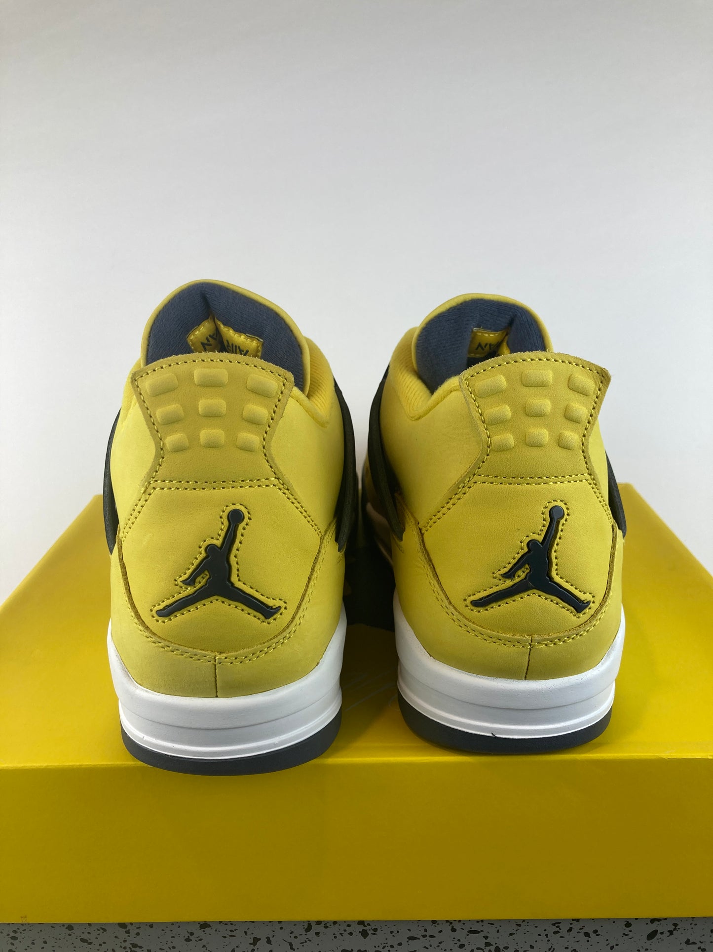 Jordan 4 Retro Mid Lightning Size 12 CT8527 700