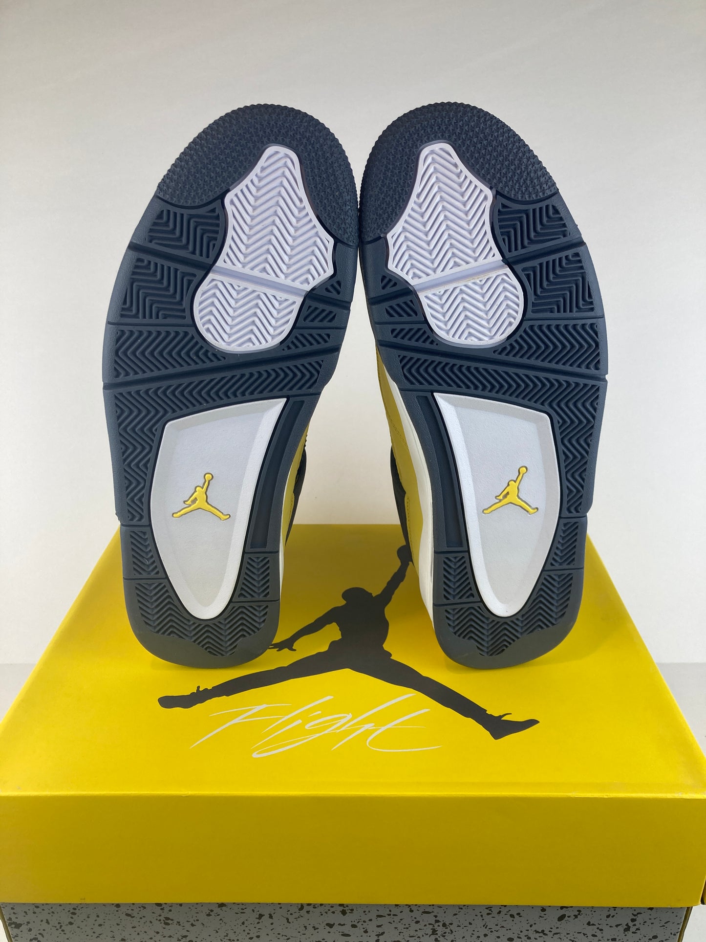 Jordan 4 Retro Mid Lightning Size 12 CT8527 700